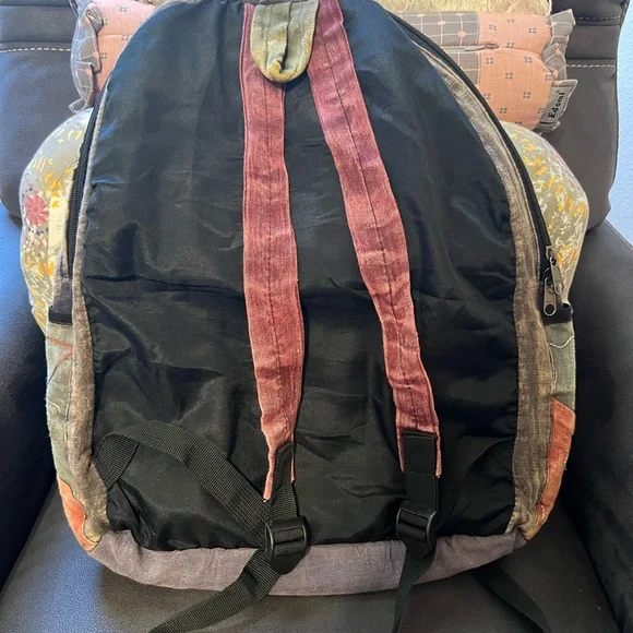 Backpack - Picture 2 of 6